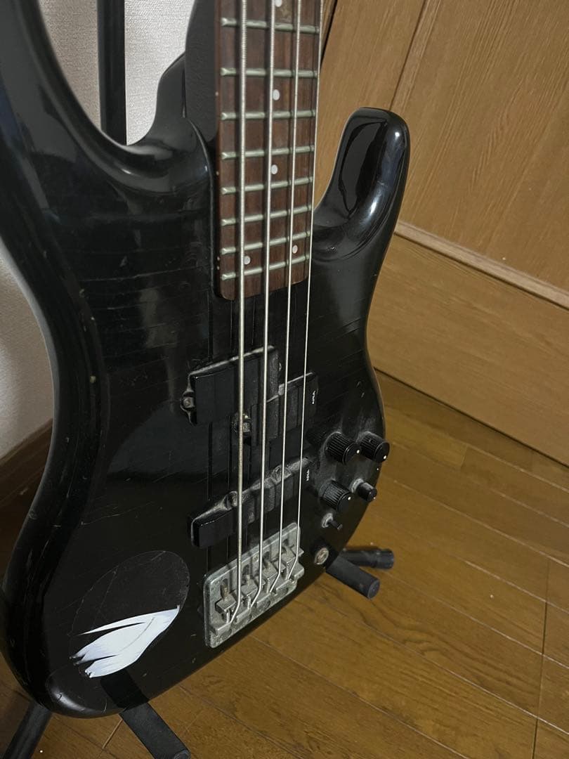 Aria Pro IIのRSB Seriesエレキベース スタンド付き