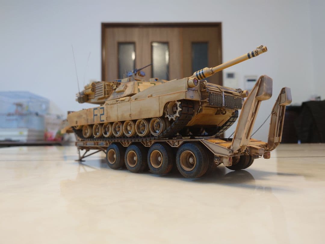 ホビーボス　戦車運搬車＆重装備セミトレーラー＆タミヤ　エイブラムス　1/35