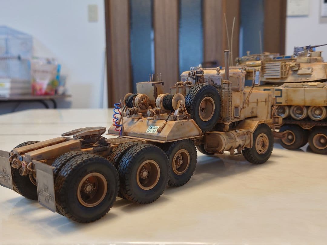 ホビーボス　戦車運搬車＆重装備セミトレーラー＆タミヤ　エイブラムス　1/35