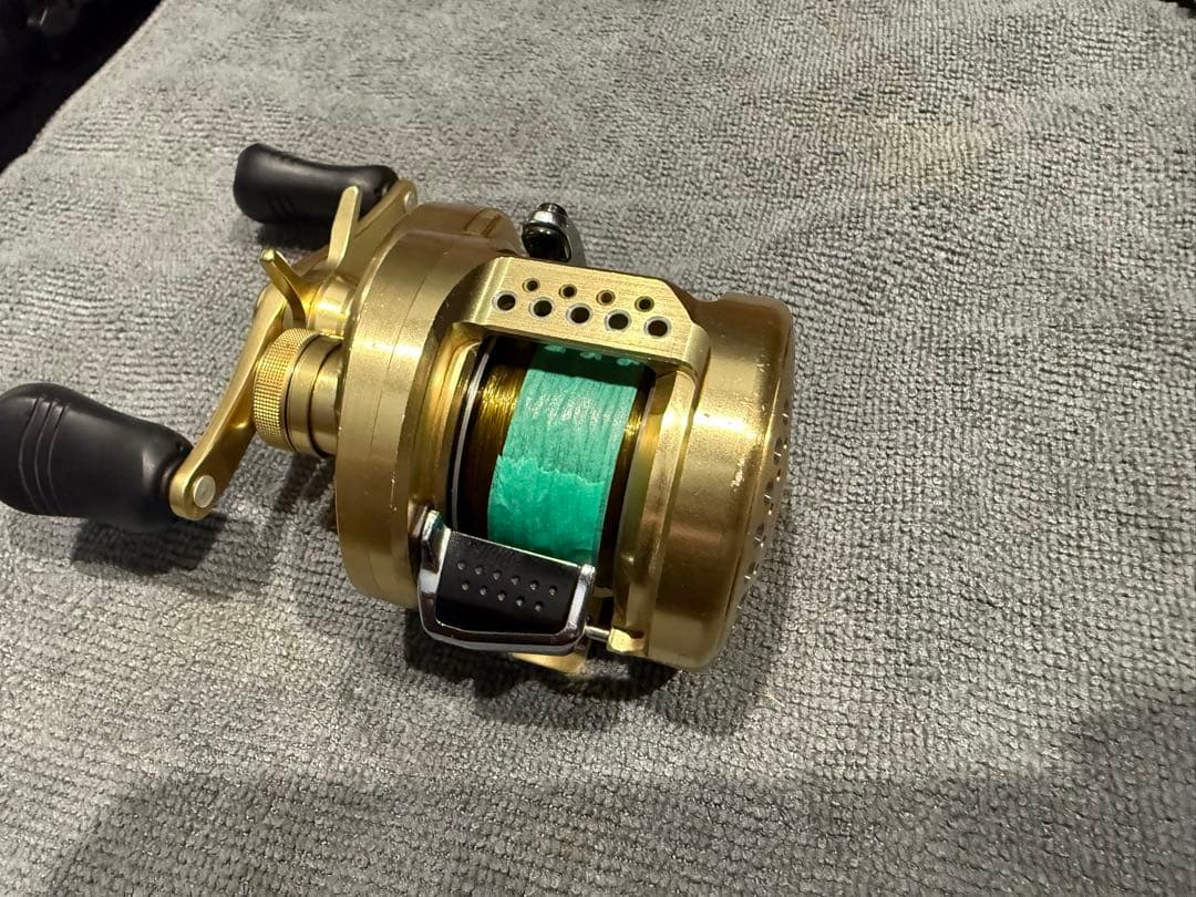 リール SHIMANO CALCUTTA CONQUEST 201HG
