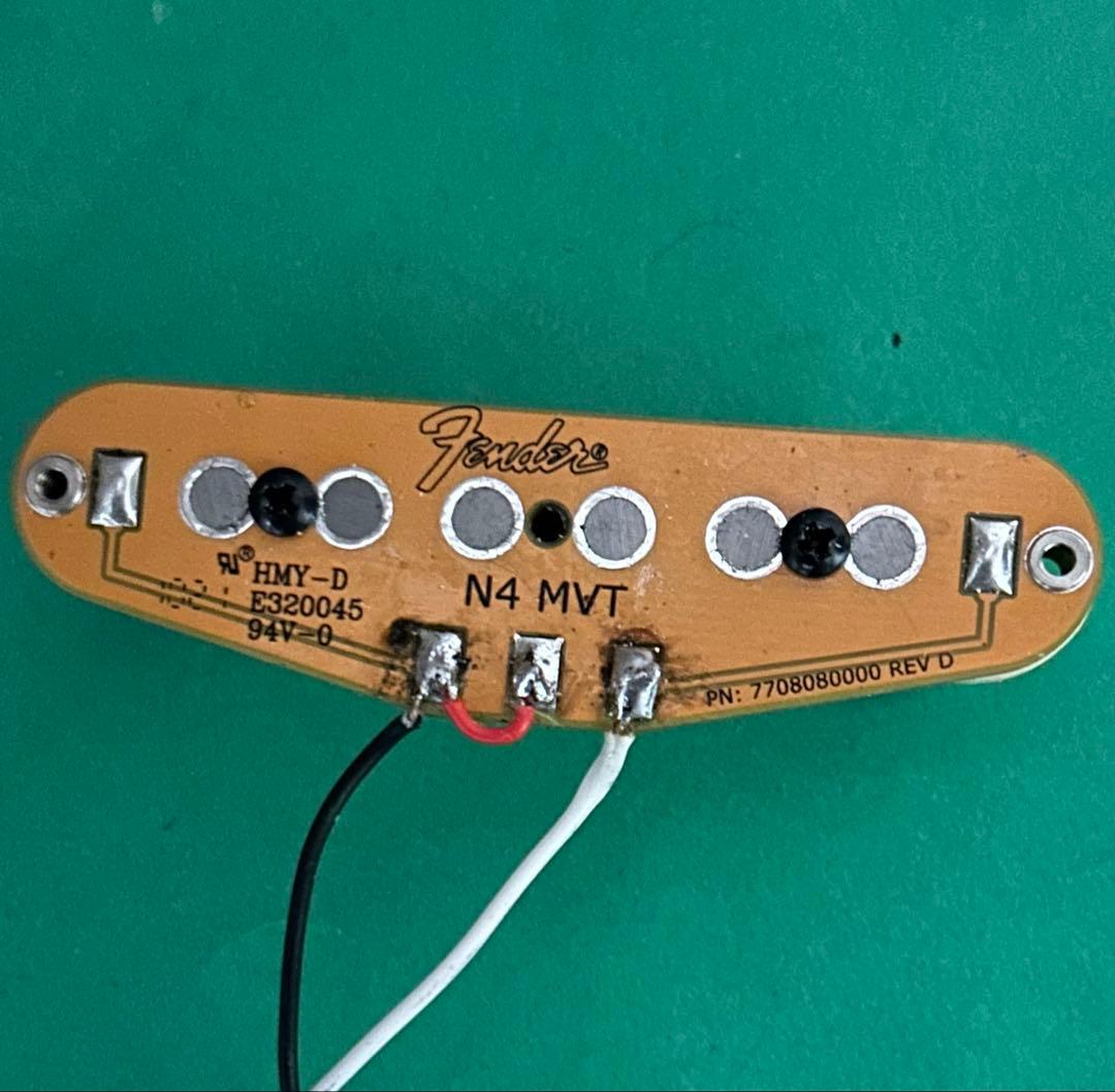 カスタムに。Fender Noiselessリアピックアップ