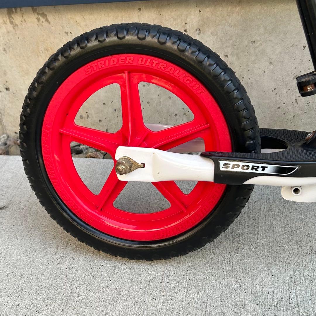 土日！ エコメルカリ限定 ストライダー 限定モデル 白