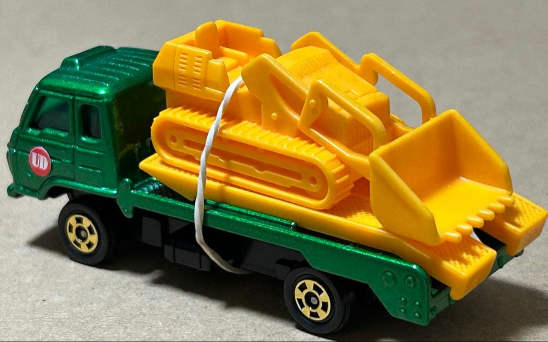 トミカ ニッサン ディーゼル コンドル ブルドーザキャリア UD