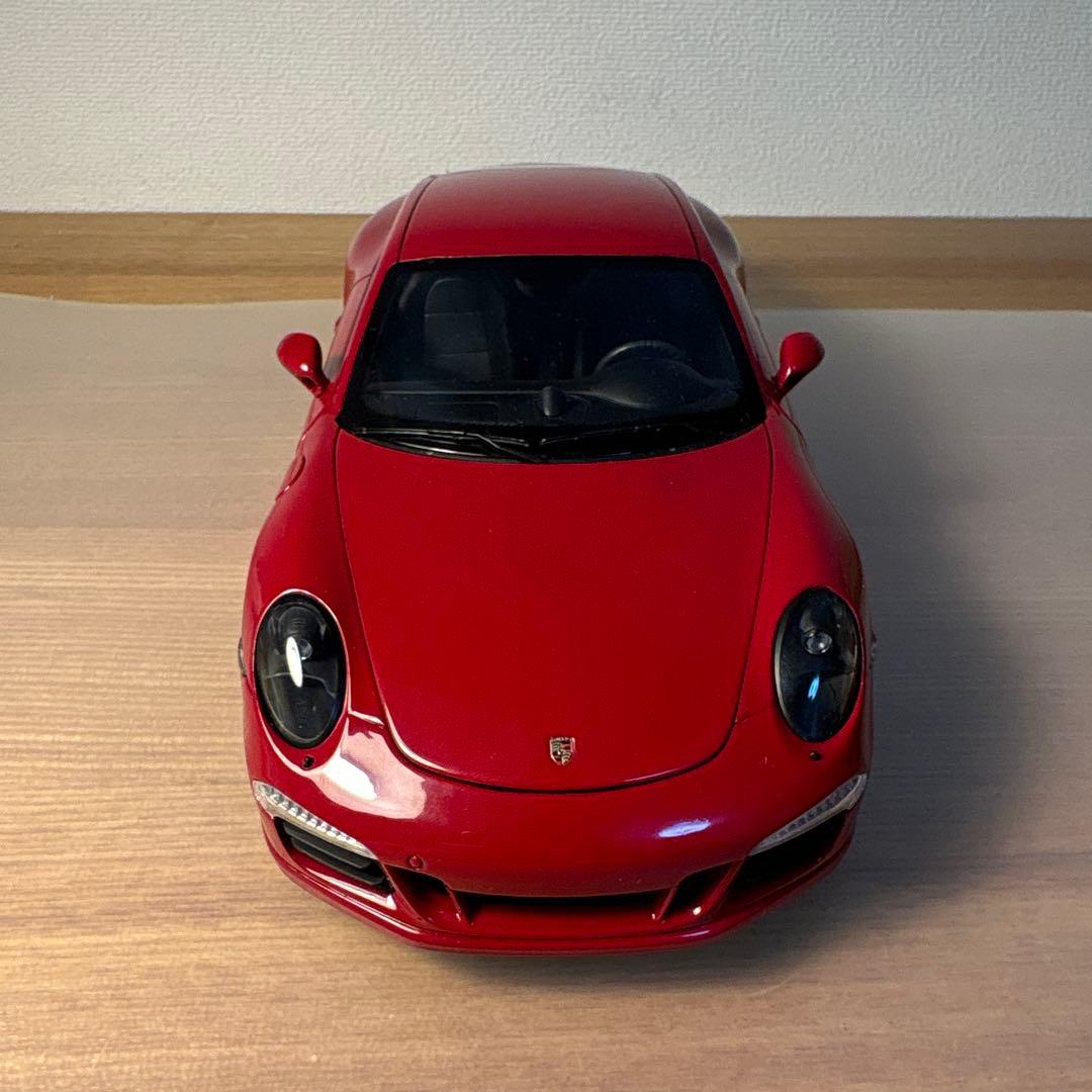 シュコー　ポルシェ 911 GTS レッド 1/18 ミニカー