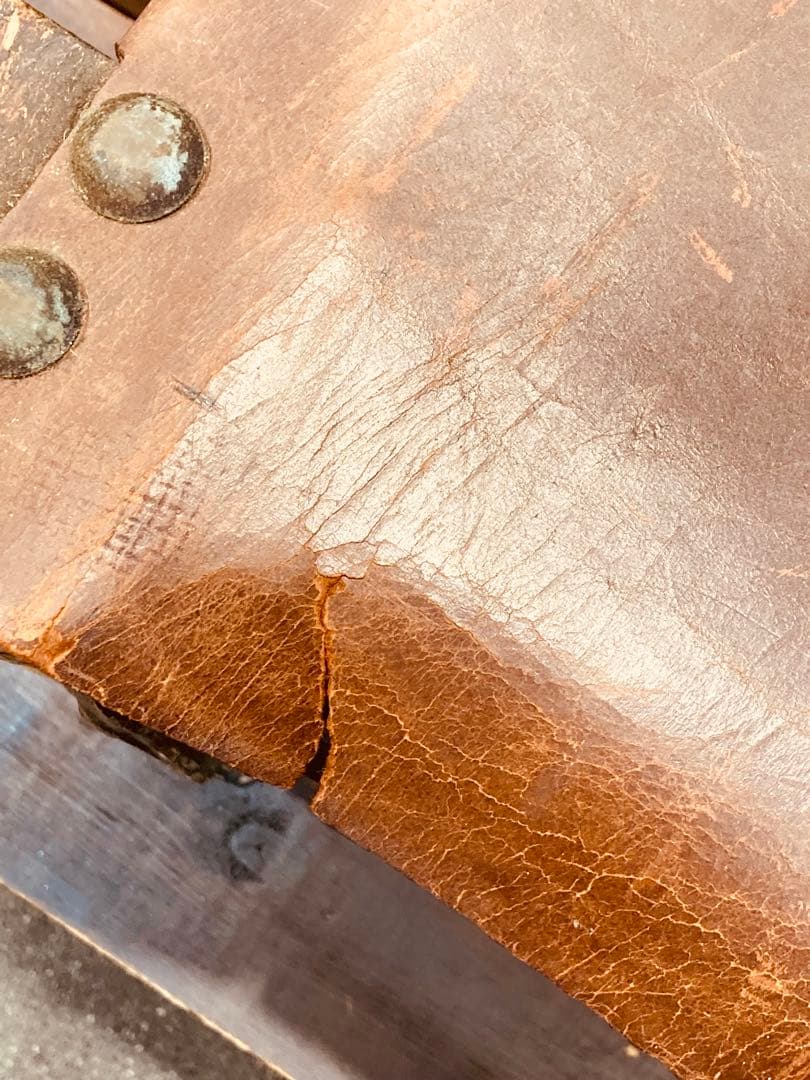 彫刻顔の木製スツール イタリア製1930年代 本革