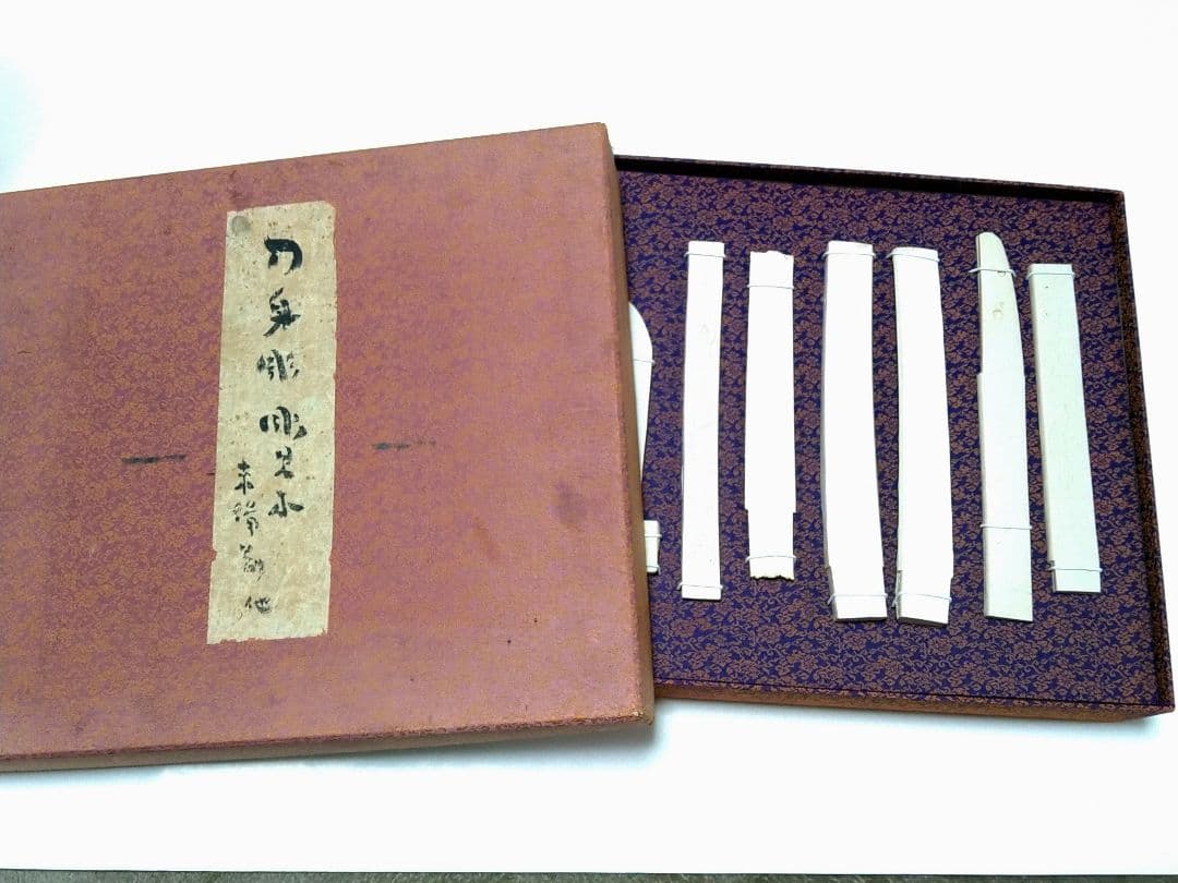 珍品!!　珍しい刀剣型彫り　　刀剣彫り物　型取り　石膏　美術品