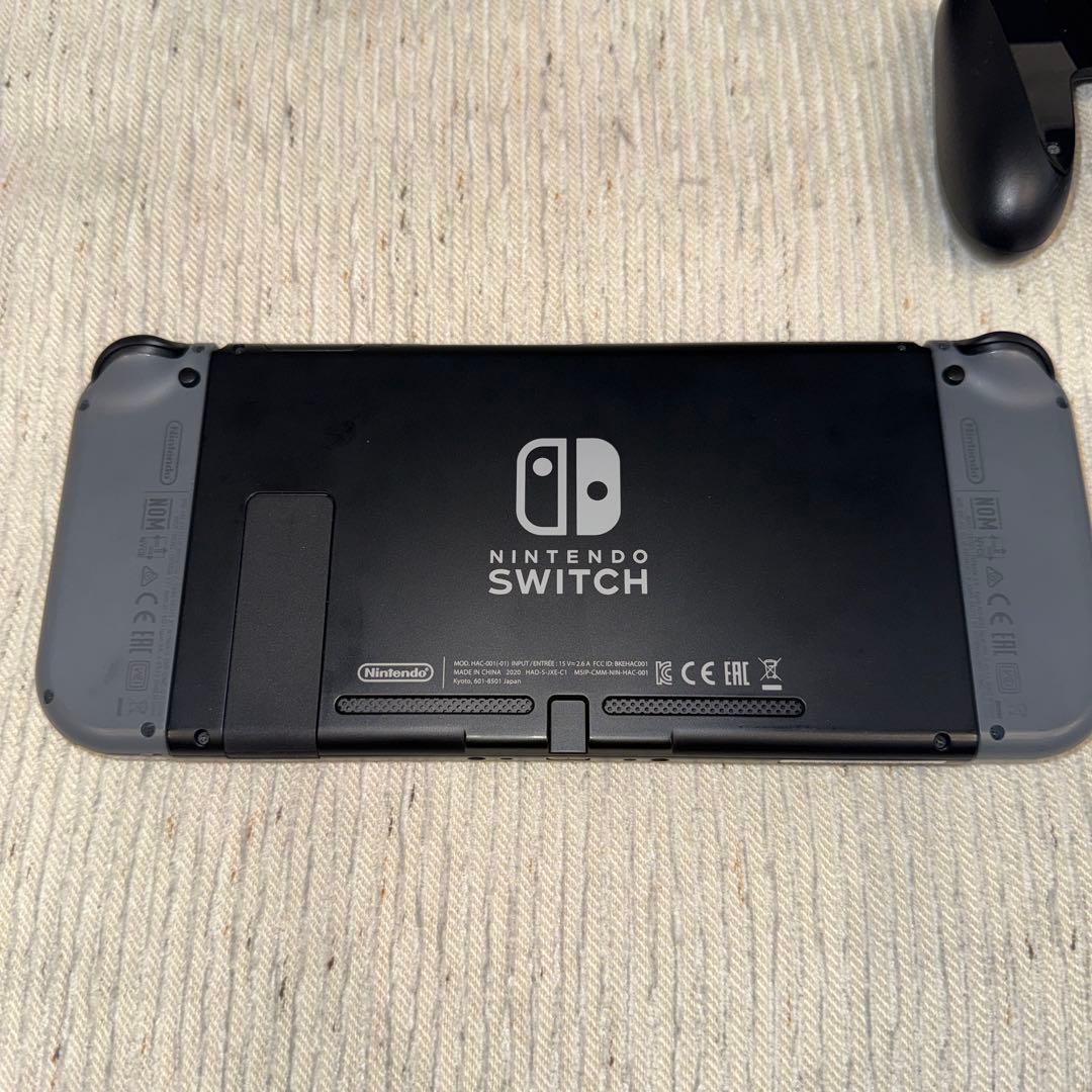 ニンテンドーSwitch 本体　グレー