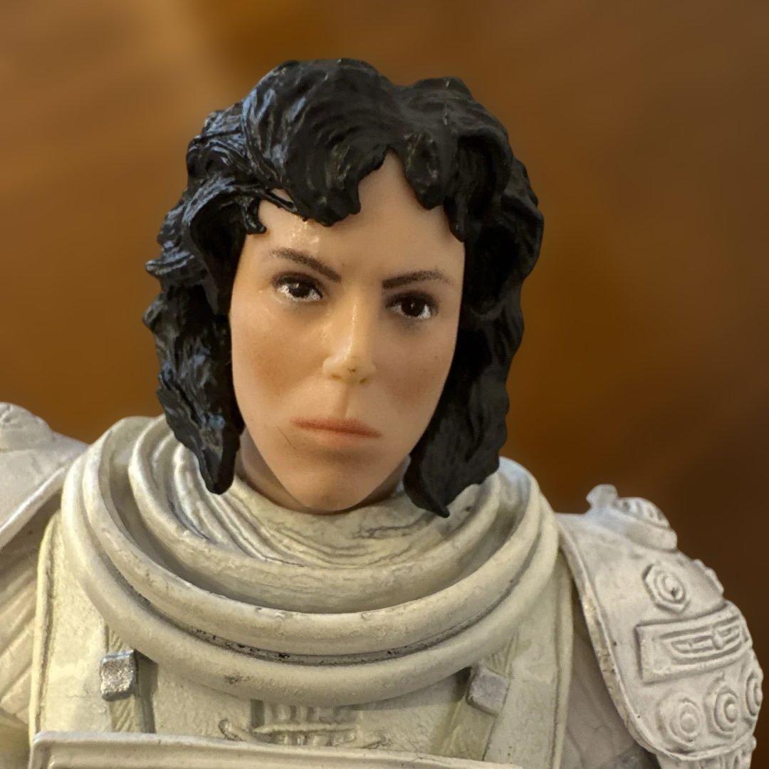 NECA ALIEN Ripley スペーススーツ アクションフィギュア