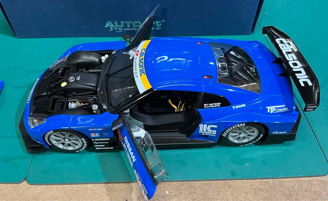 オートアート　1/18 カルソニックGT-R 2008