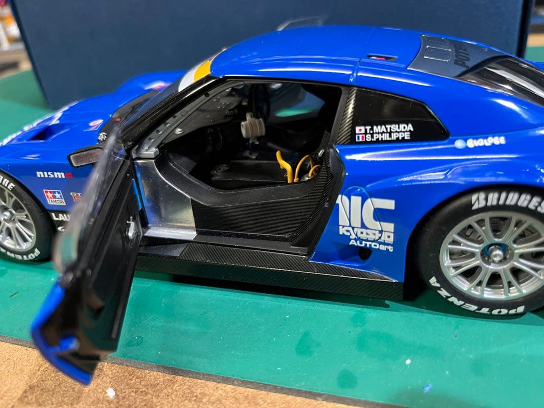 オートアート　1/18 カルソニックGT-R 2008