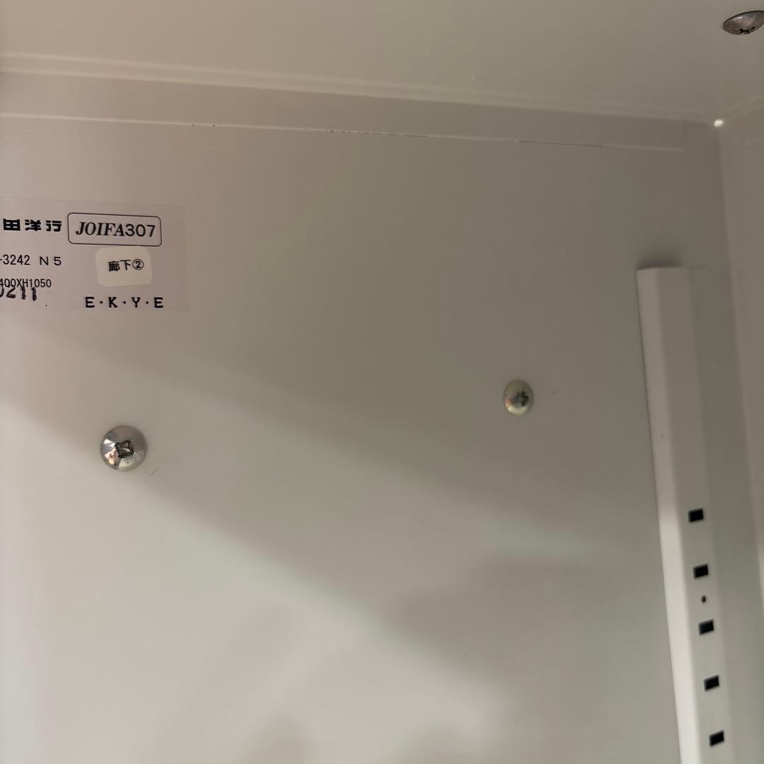 ホワイトスライドドアキャビネット(スチール製)