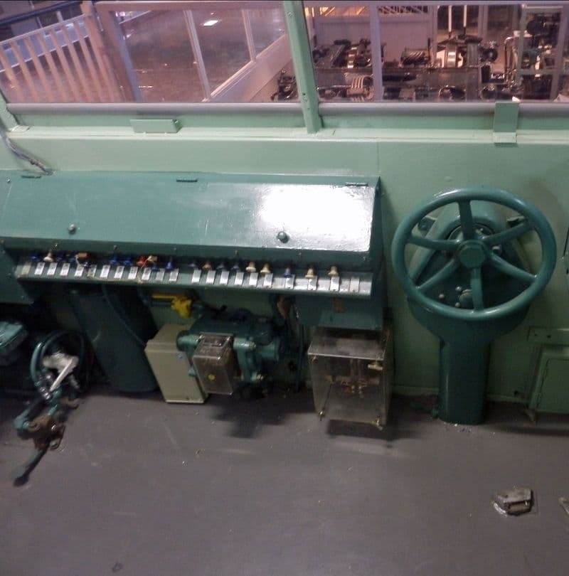 旧国鉄 101系　押しスイッチ 　鉄道部品