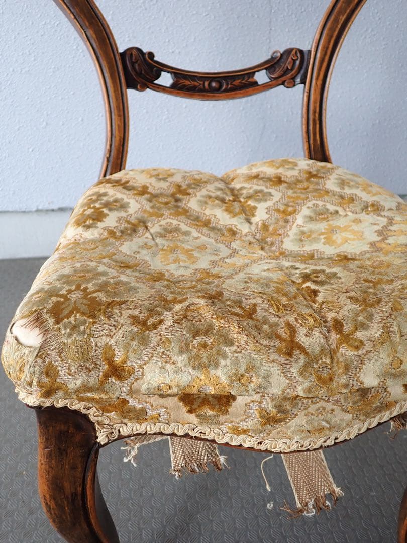 英国アンティーク ヴィクトリアン バルーンバックチェア 猫脚 彫刻 クラシック