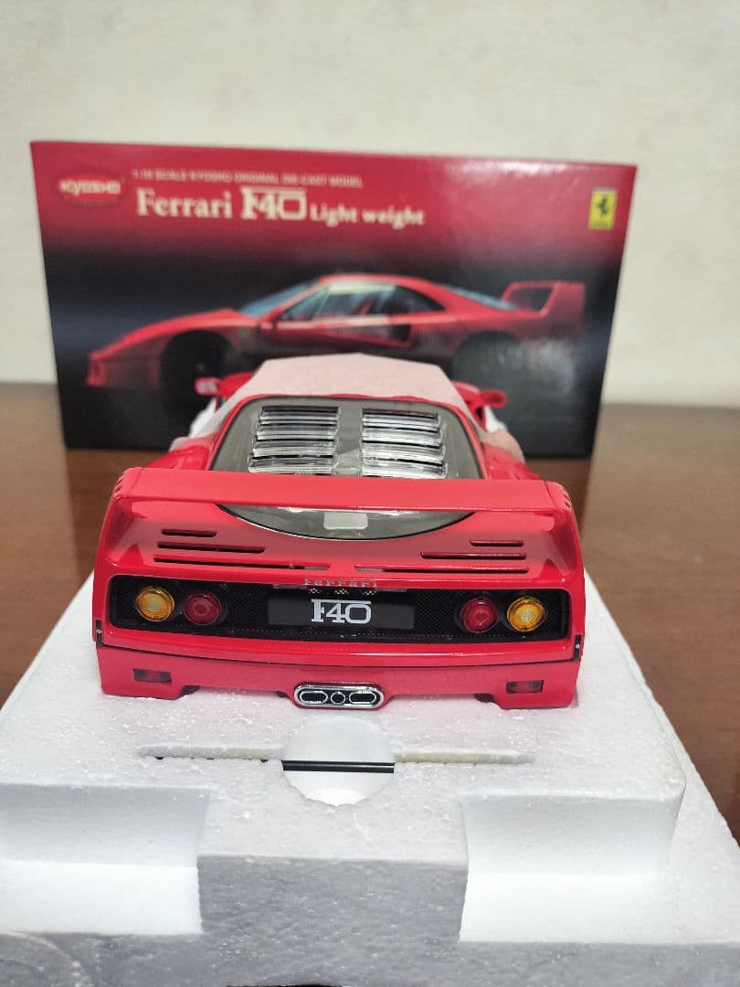 京商1/18フェラーリF40ライトウエイト（レッド）
