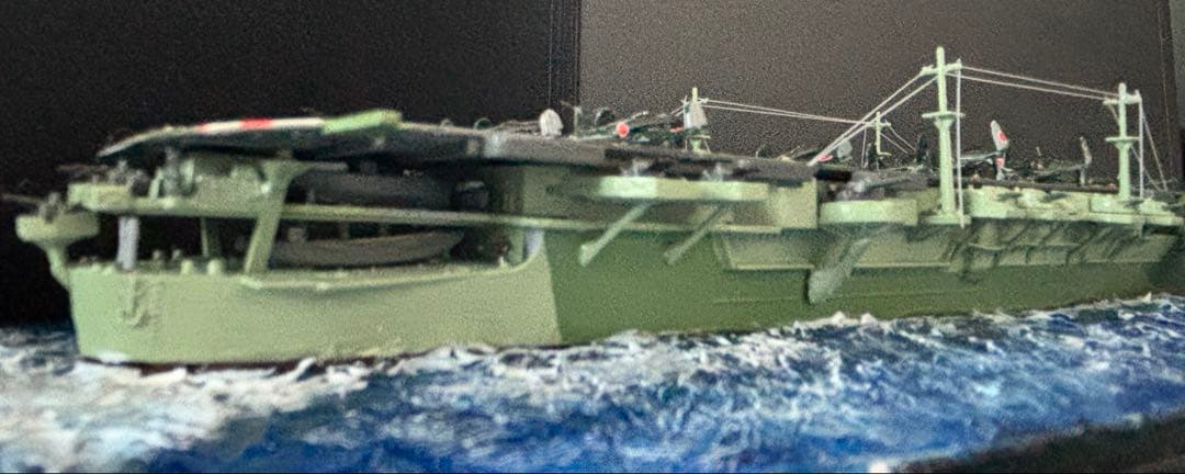 葛城　日本海軍空母　迷彩緑色 アオシマ1/700ウォーターライン　ジオラマ