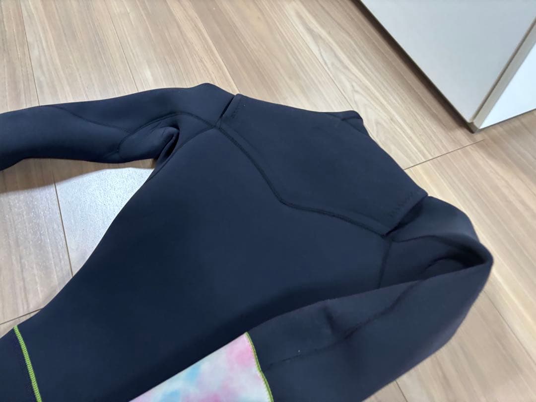 ★購入10万・美品★お洒落　可愛い　ロキシー　フルスーツ　ウエットスーツ