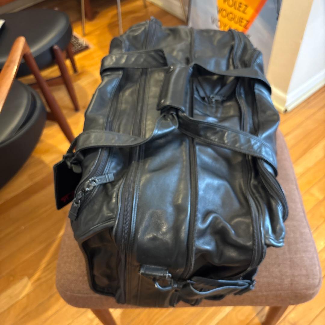 TUMI 革製旅行バッグ