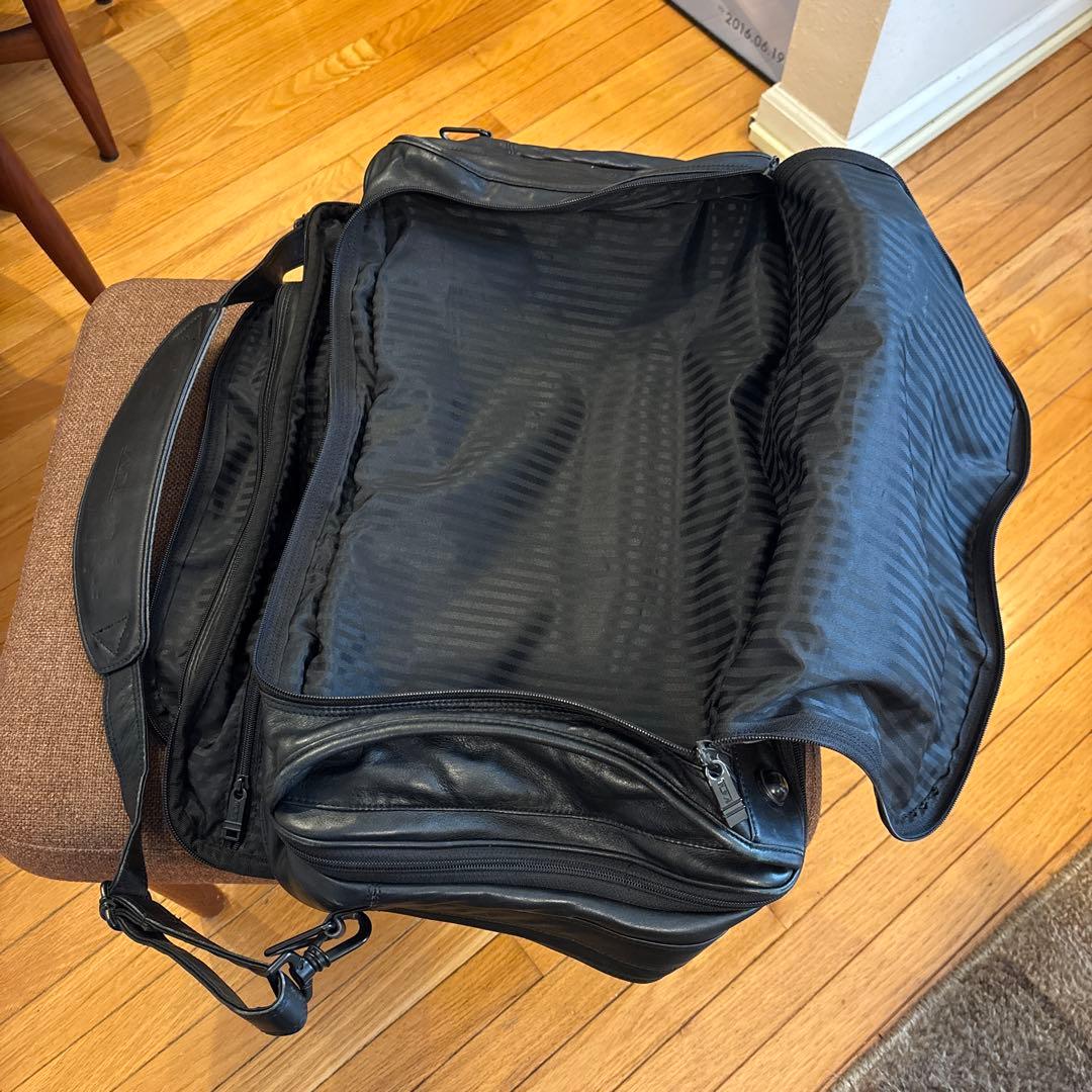 TUMI 革製旅行バッグ