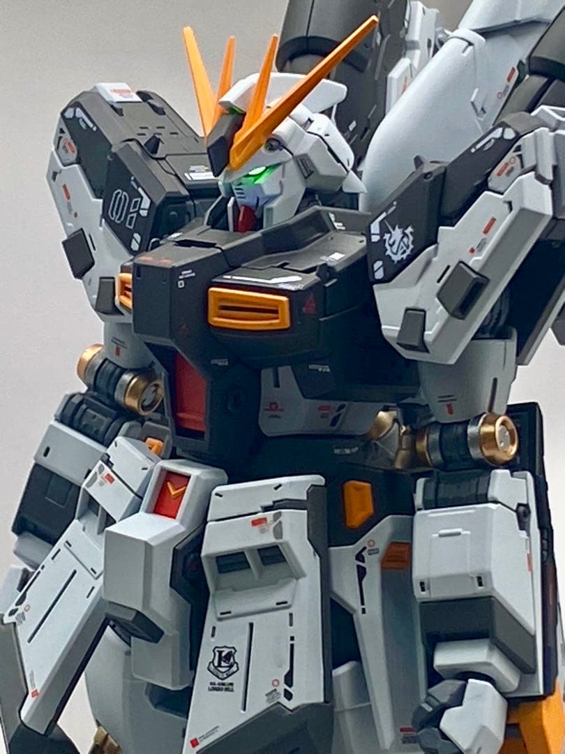 ガンプラRG Hi-νガンダム 塗装済み完成品 ハイニューガンダム 全塗装