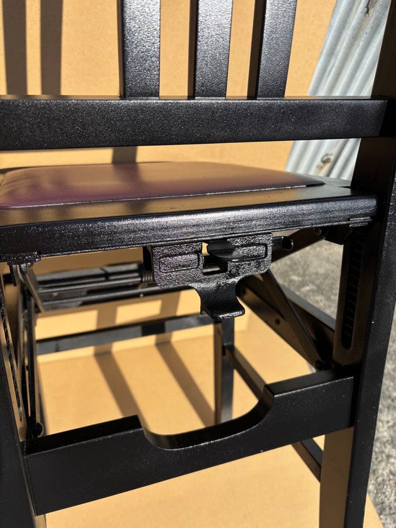 背もたれ付ピアノ椅子　足部フェルト付き　比較的きれい　ワインレッド座面