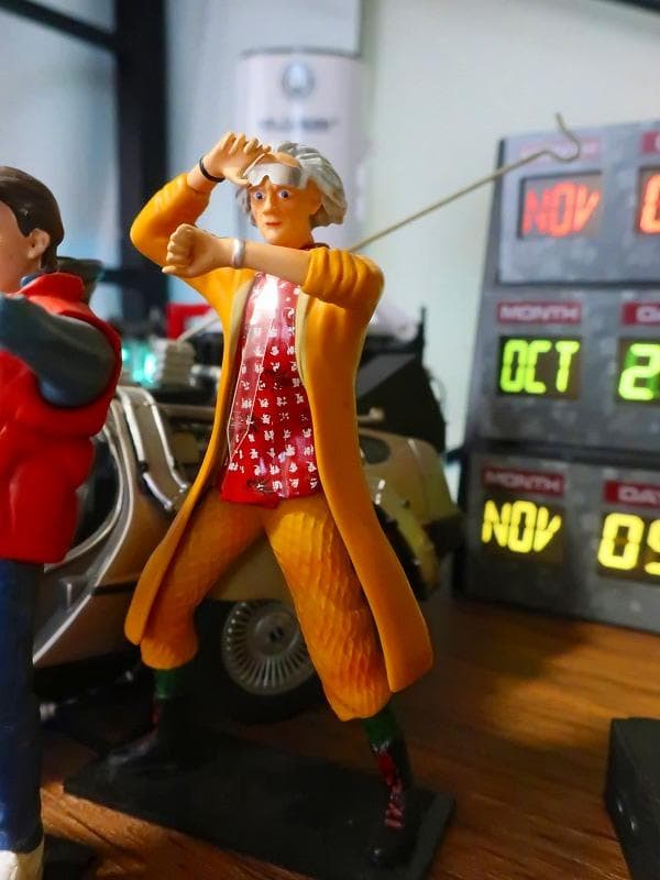 バックトゥザフューチャー 1/18 ドク エメットブラウン博士 フィギュア