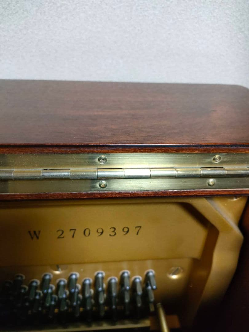 【極美品/消音付】YAMAHA W106 ピアノ 木目艶出し鏡面（2月下旬まで）