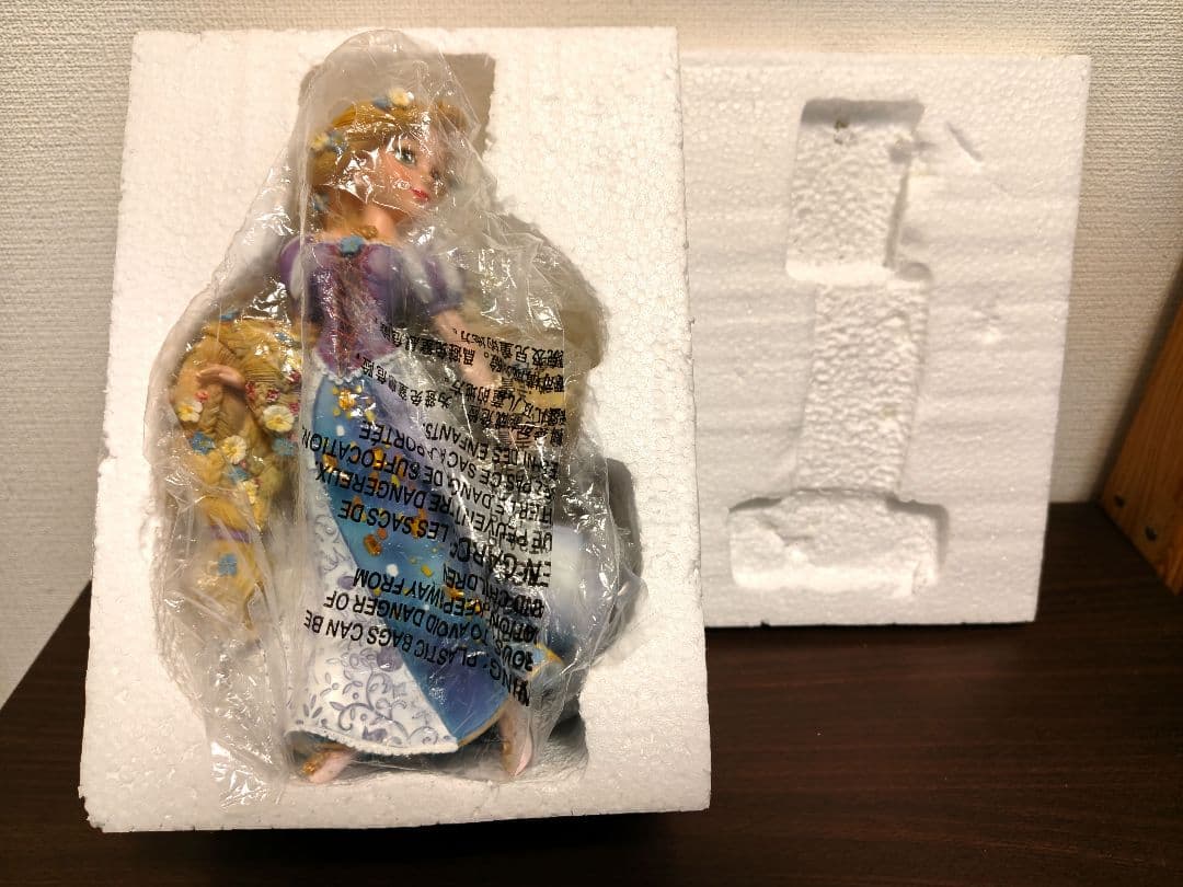 エネスコ　ラプンツェル　フィギュア　置物