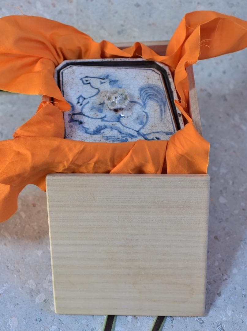 古い馬柄角型水指　お茶道具　木箱いり