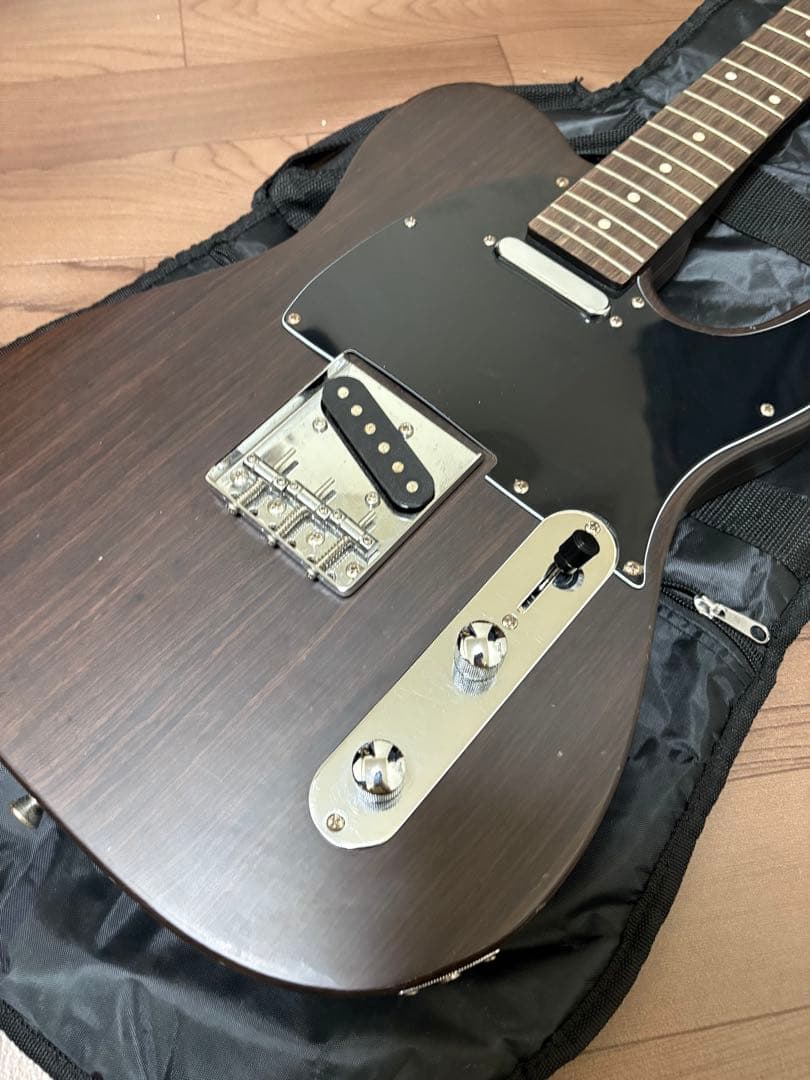 Bacchus UNIVERSE SERIESエレキギター ブラウン木製