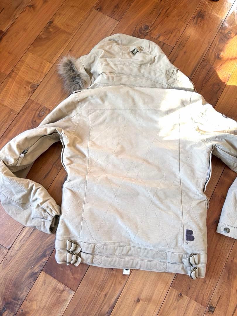 バートンベージュスノージャケット ファー付き