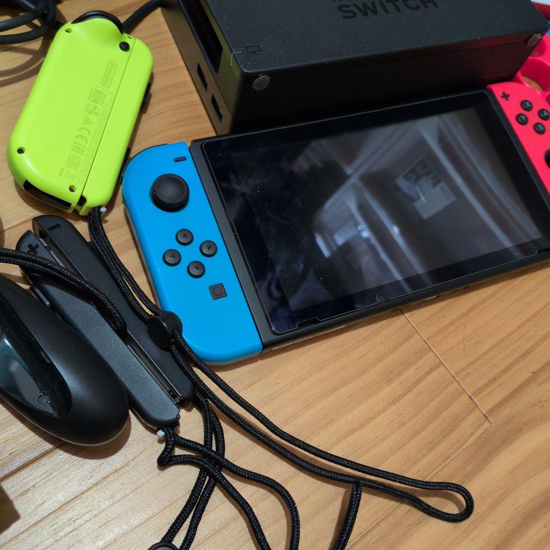 Nintendo Switch 本体および周辺機器ジョイコン付き