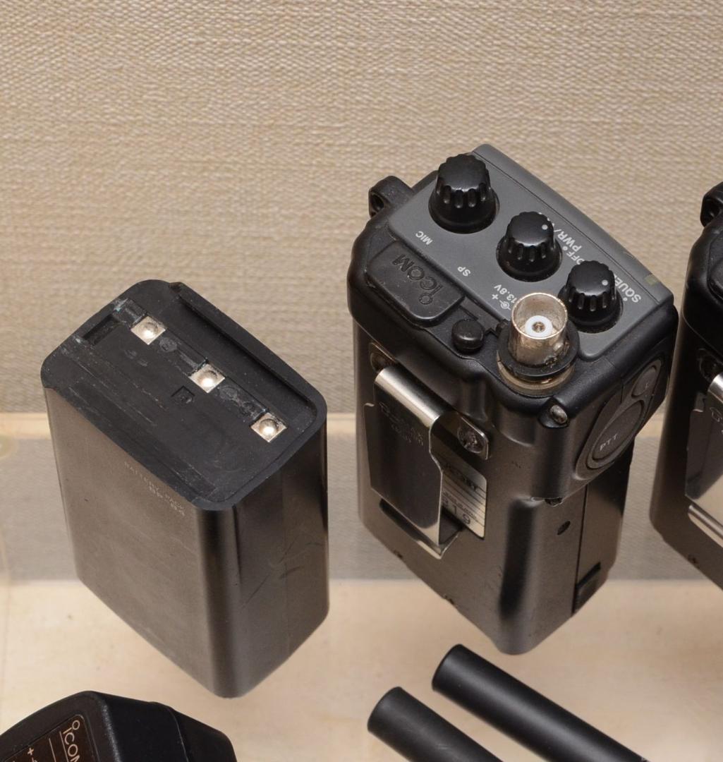 ICOM IC-3STトランシーバー無線機2台セット+充電器+AC電源お得　美品