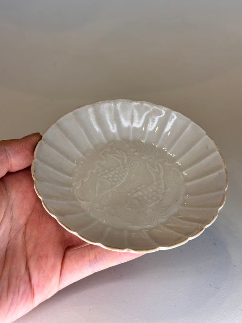 哥窯 白釉 小皿 葵口 双魚文 古陶磁 古い皿