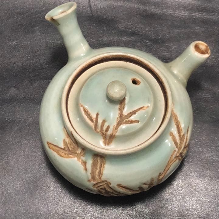美しい古美術◼️蔵から超可愛らしい淡いブルーの小さな急須が出て来ました。茶道具