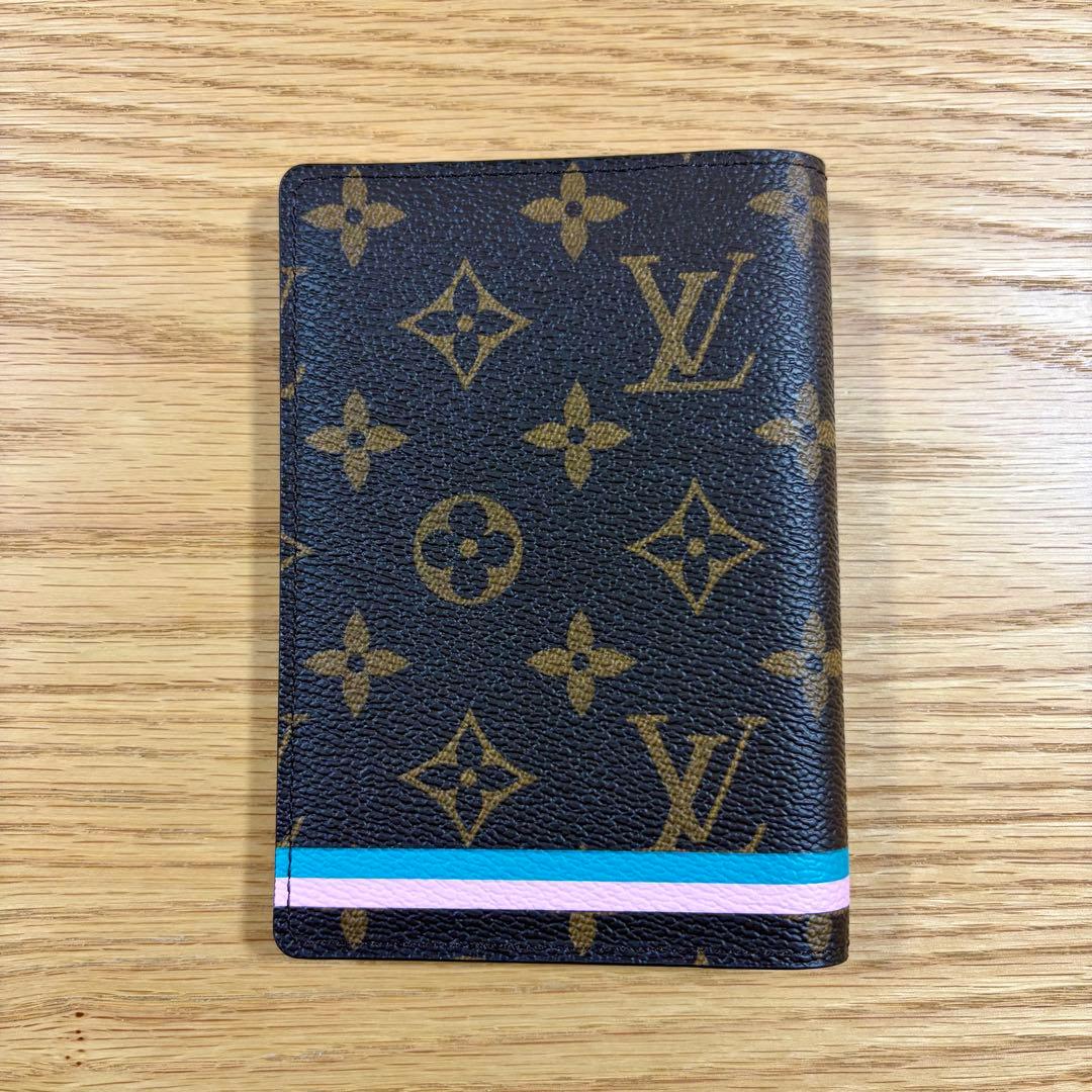 LOUIS VUITTON パスポートカバー　限定デザイン　ルイヴィトン