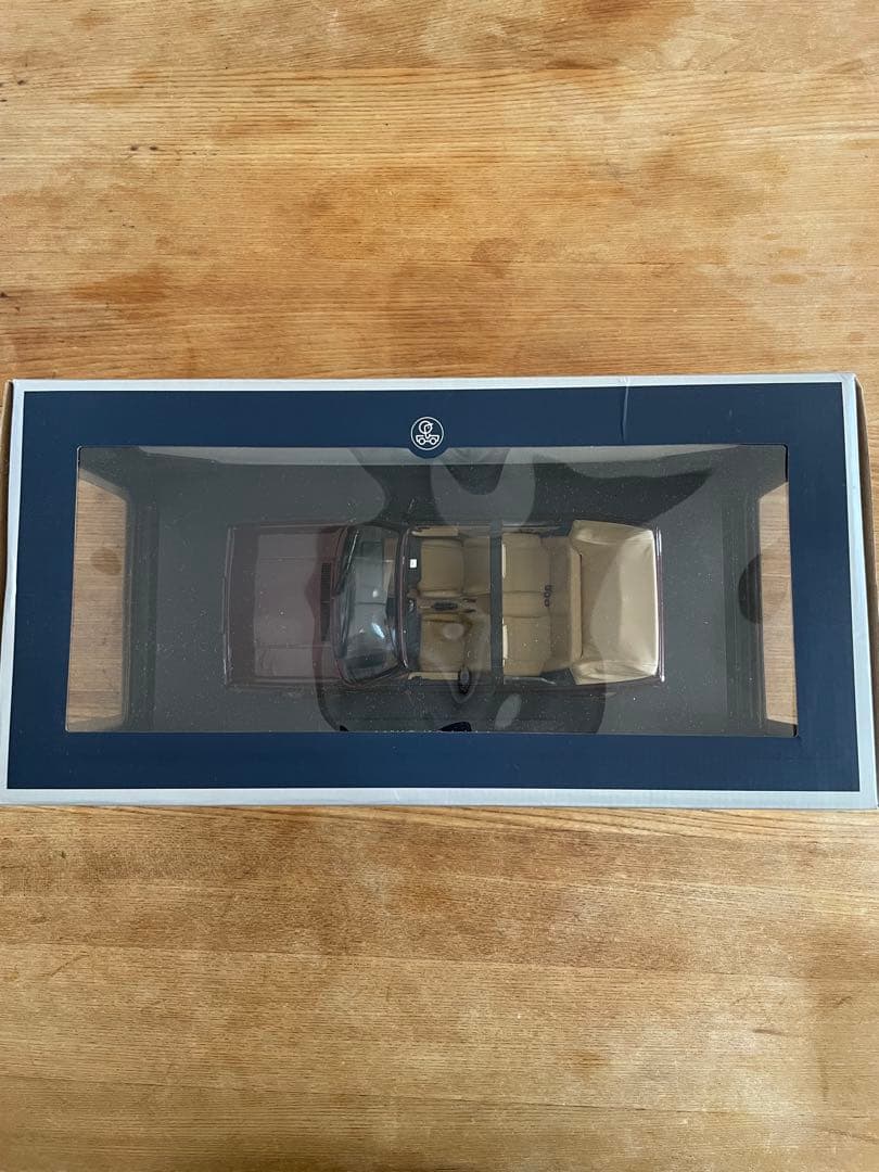 NOREV フォルクスワーゲン ゴルフ カブリオ クラシックライン 1/18