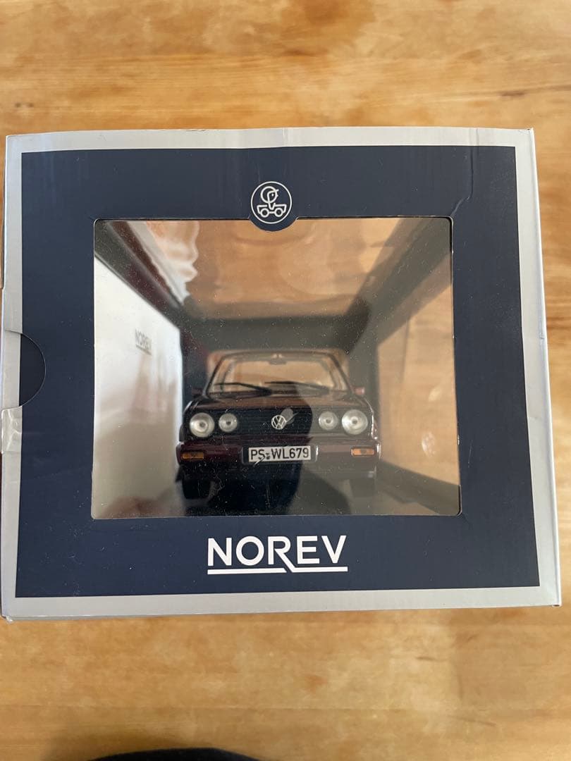 NOREV フォルクスワーゲン ゴルフ カブリオ クラシックライン 1/18