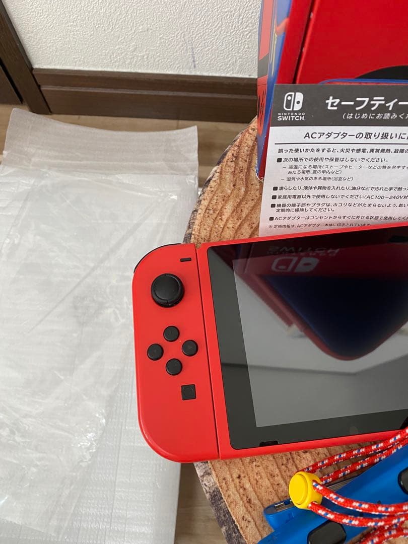 Nintendo Switch ニンテンドースイッチ本体　マリオレッド