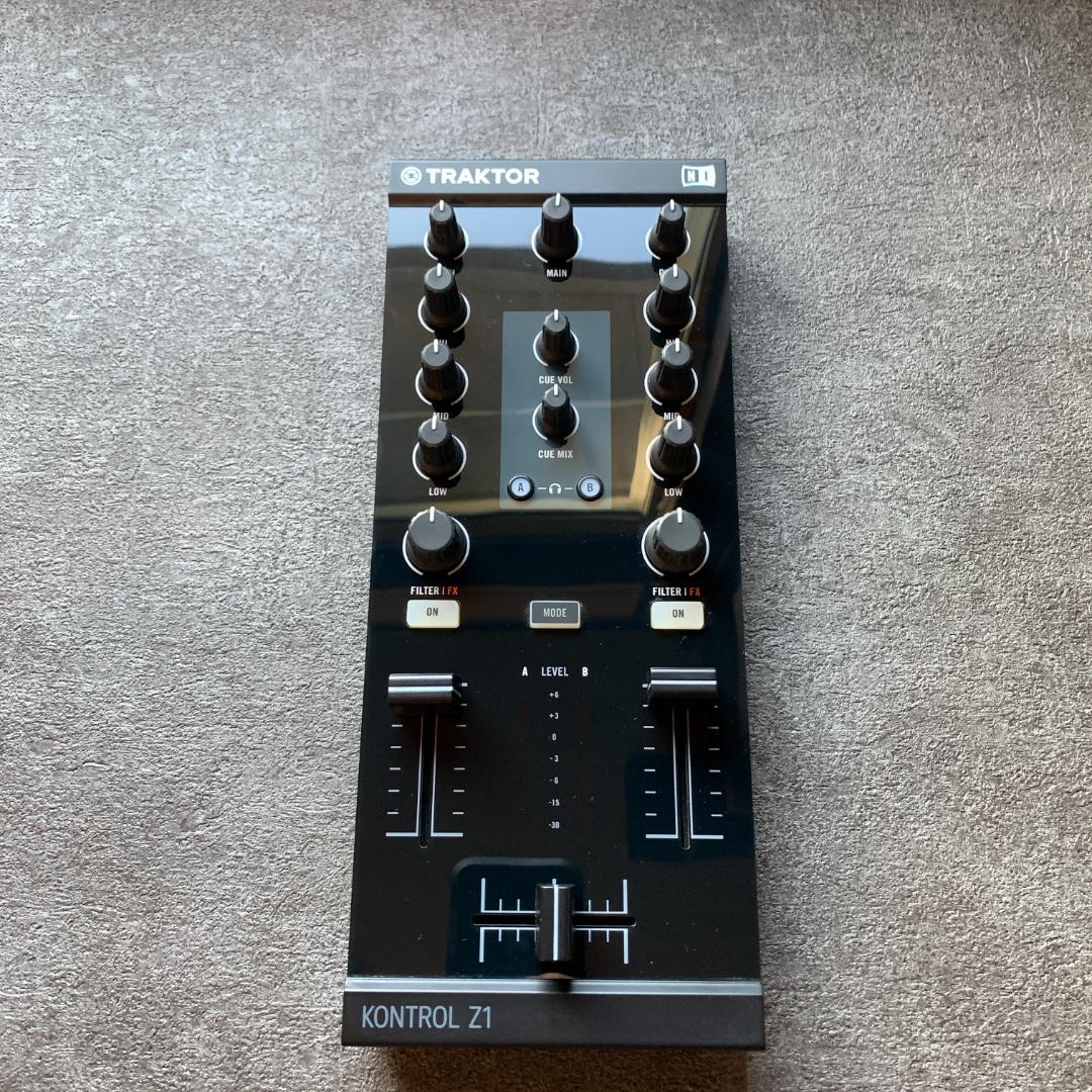 TRAKTOR KONTROL Z1 & 純正専用ケース