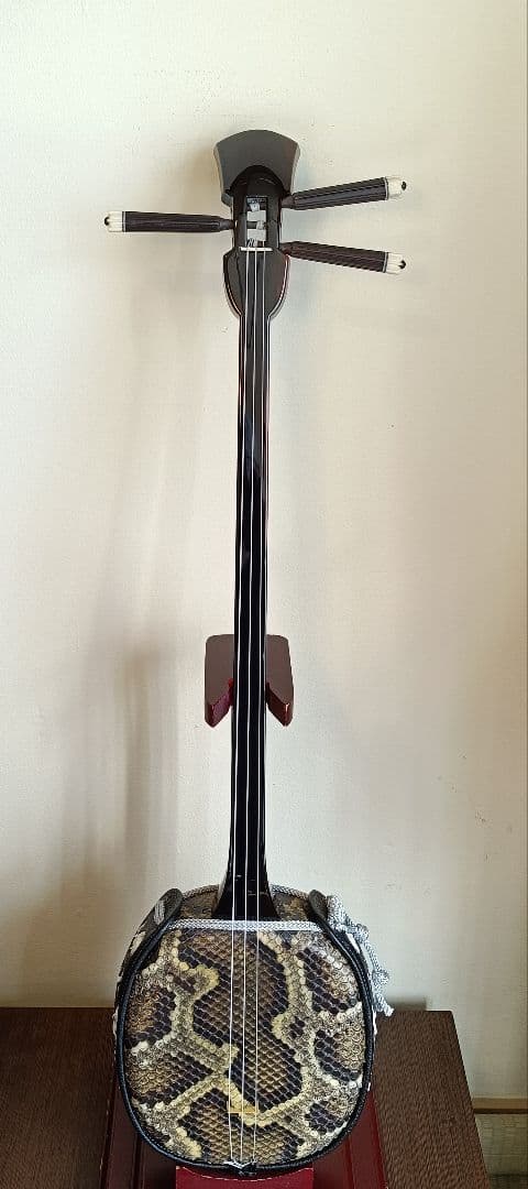 user_53e61e0e 志多伯開鐘写 名工内間直樹作 八重山黒木三線