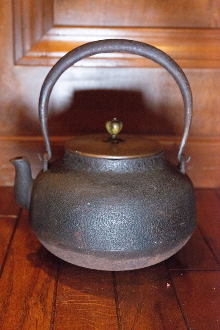 煎茶道具 古作 時代物 鉄瓶 釜師 雲色堂造 銅蓋 湯沸