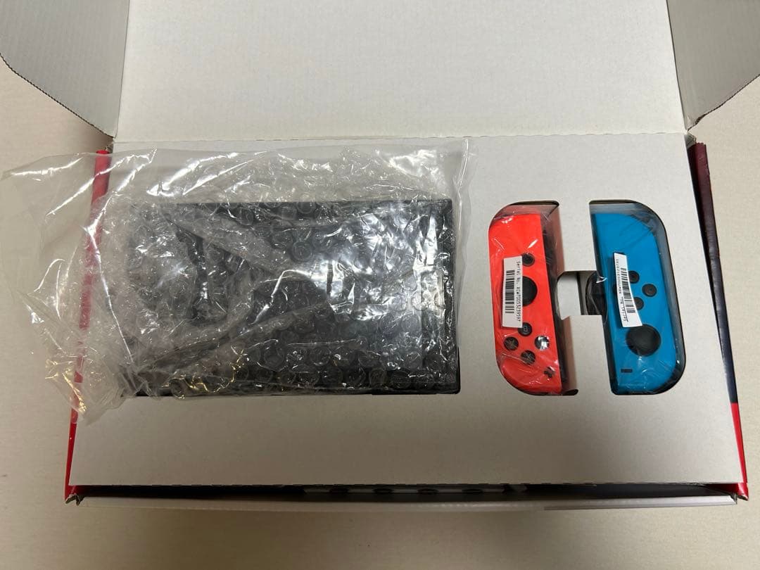 (マリオカート8付き)Nintendo Switch ネオンブルー・レッド 本体