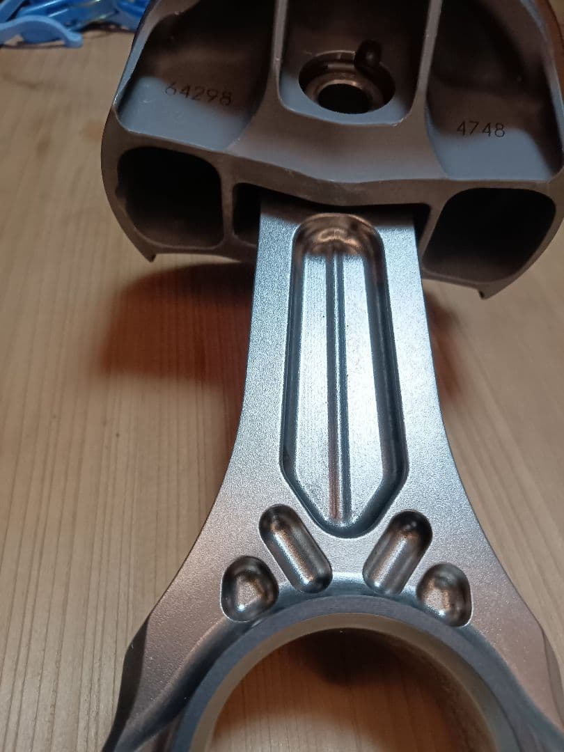 【超貴重品】 フェラーリ F1 2001 Tipo50 ピストン&コンロッド