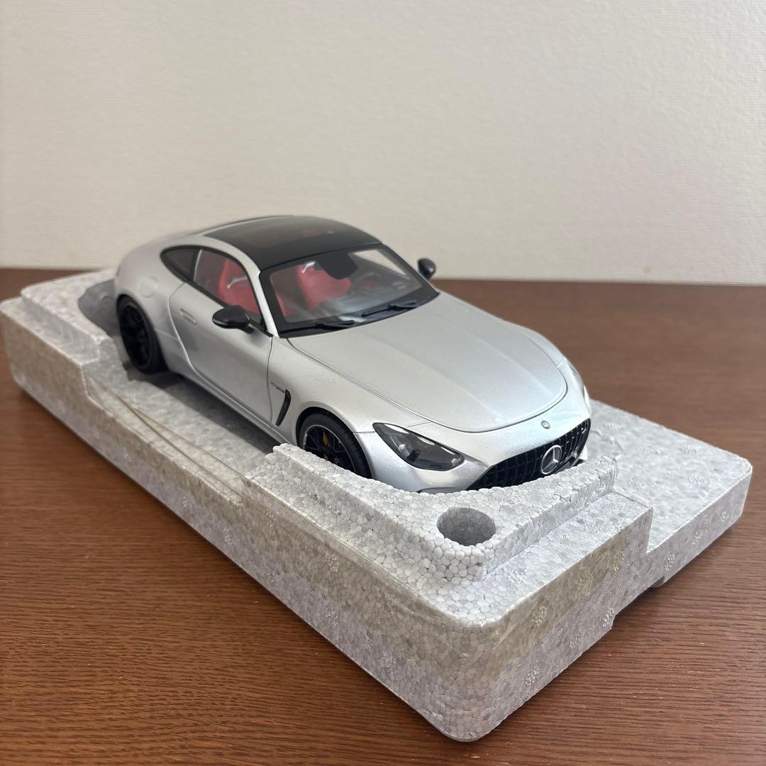 メルセデス　ベンツ　AMG GT 63 シルバー 1/18 ミニカー