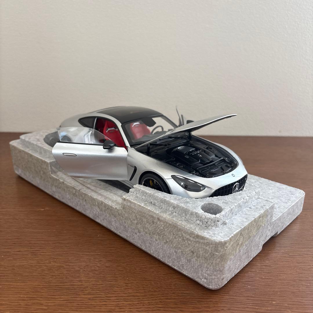 メルセデス　ベンツ　AMG GT 63 シルバー 1/18 ミニカー