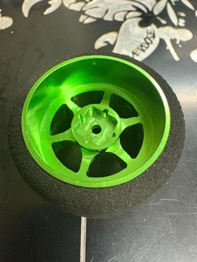 テールスライダー ライムグリーンアルミホイール