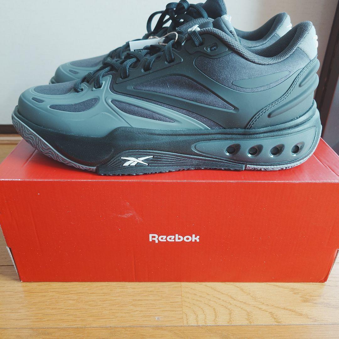 Reebok バスケットボールシューズ グレー　エンジンA