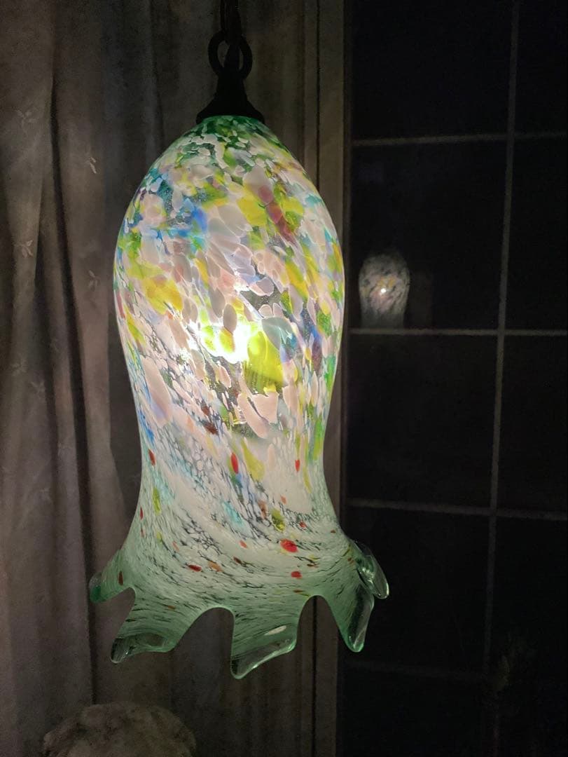 古い「美しい吹雪紋のガラスランプシェード」