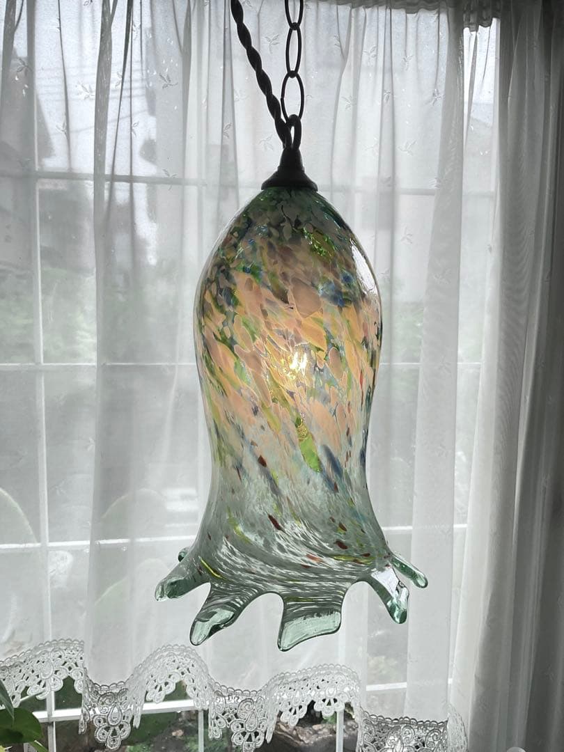 古い「美しい吹雪紋のガラスランプシェード」