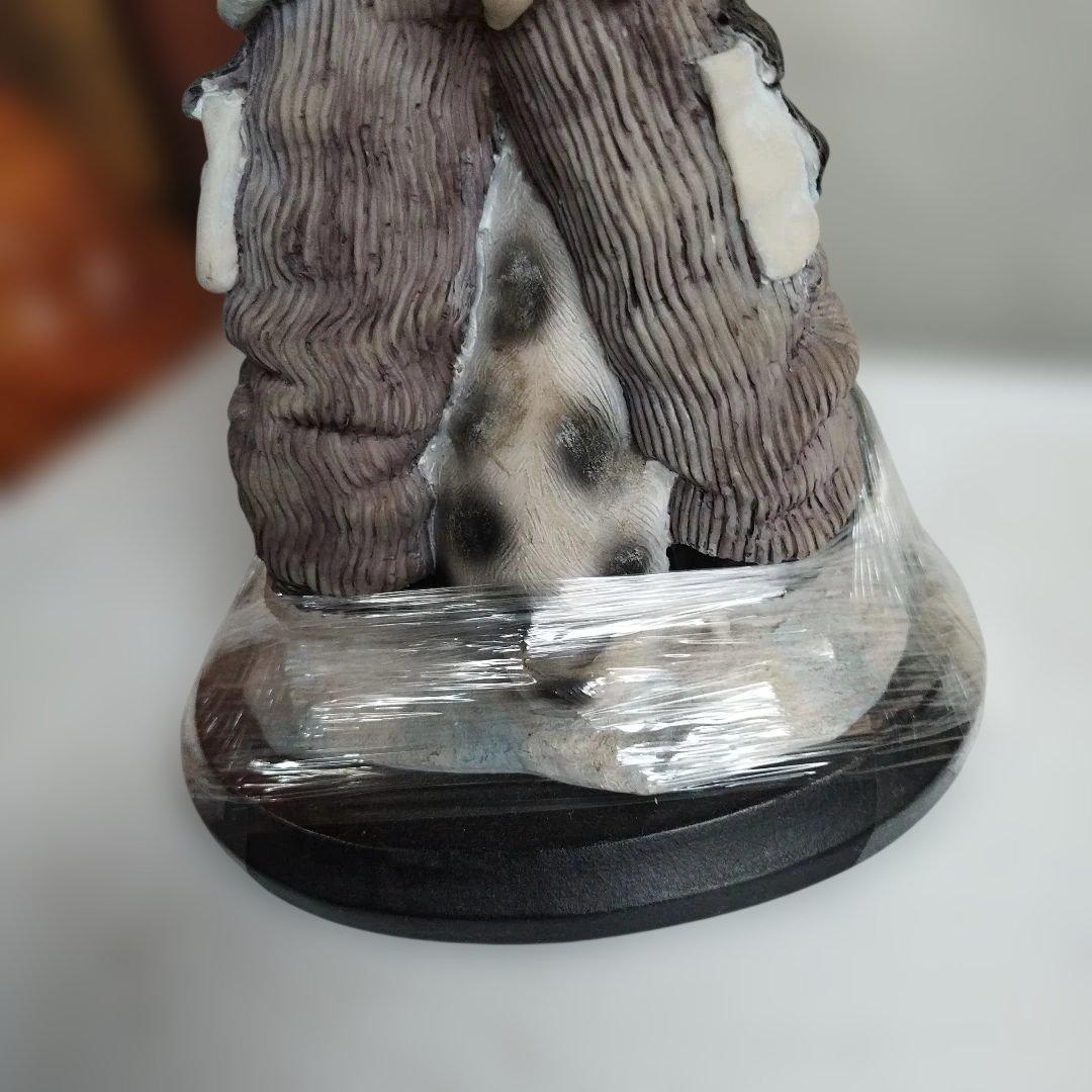 犬お散歩する少年。